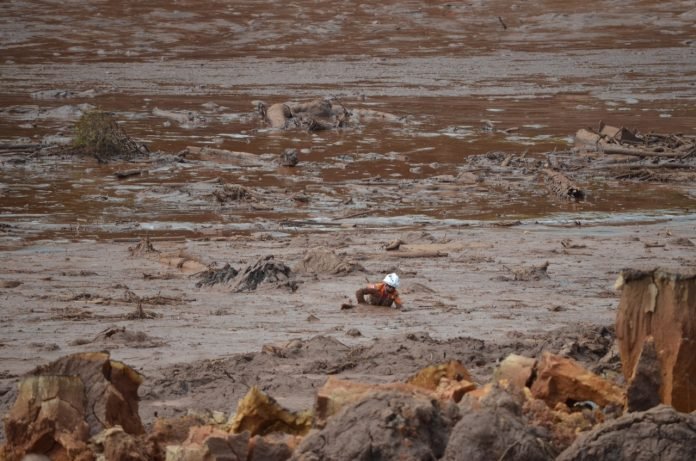 Anúncio foi feito quatro dias após rompimento da barragem da empresa em Brumadinho (MG), no dia 25 de janeiro. Foto: CBMMG.
