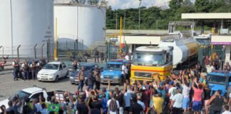 Petroleiros farão greve e pedem saída de Parente da Petrobras