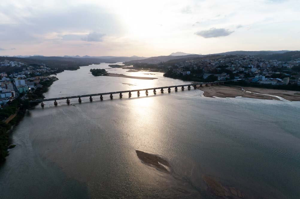 Vista aérea do Rio Doce em Colatina (ES)